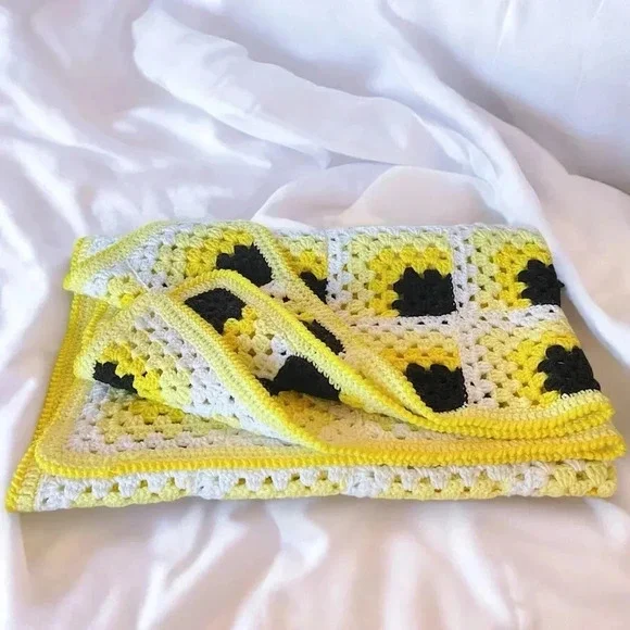 Vintage 1970s/80s Handknit Throw Blanket - Picture 1 of 3